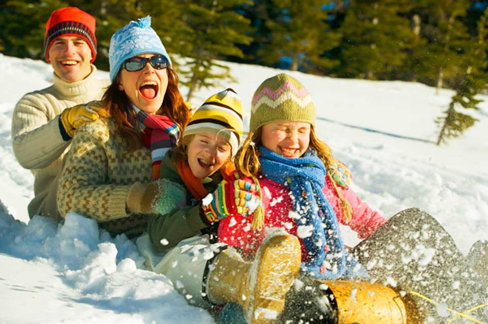 Как провести новогодние каникулы с ребёнком: 20 идей для незабываемого праздника