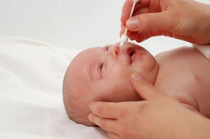 Как капать капли в нос новорожденному?
