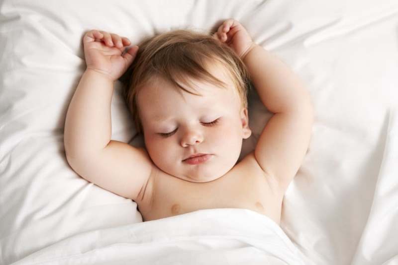 Как переложить ребенка, чтобы он не проснулся | уроки для мам