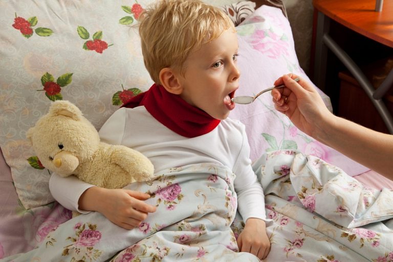 Комаровский о том, чем лечить затяжной кашель у ребенка без температуры