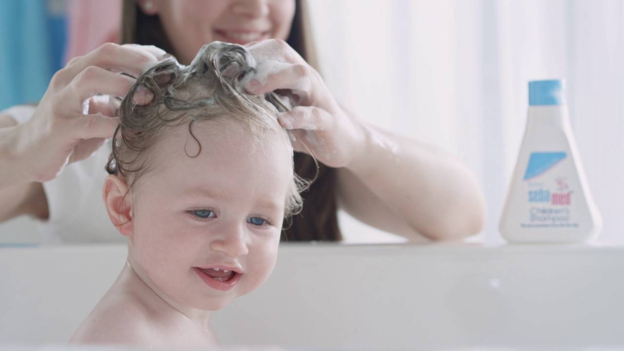 Как вымыть ребенку голову. купание ребенка