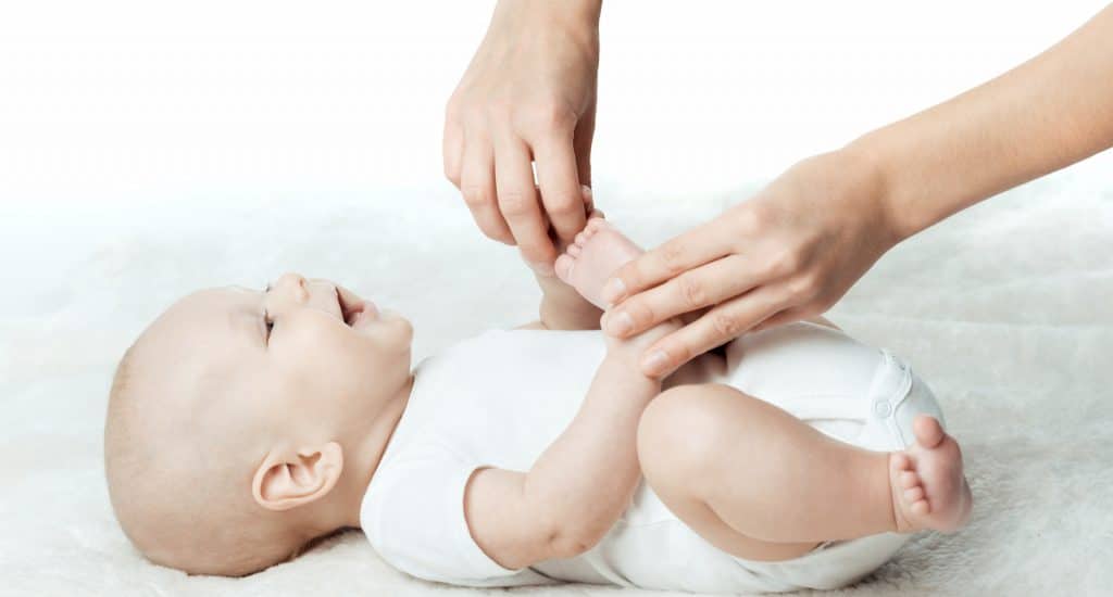 Колики у новорожденного – причины и симптомы+ 9 способов устранения