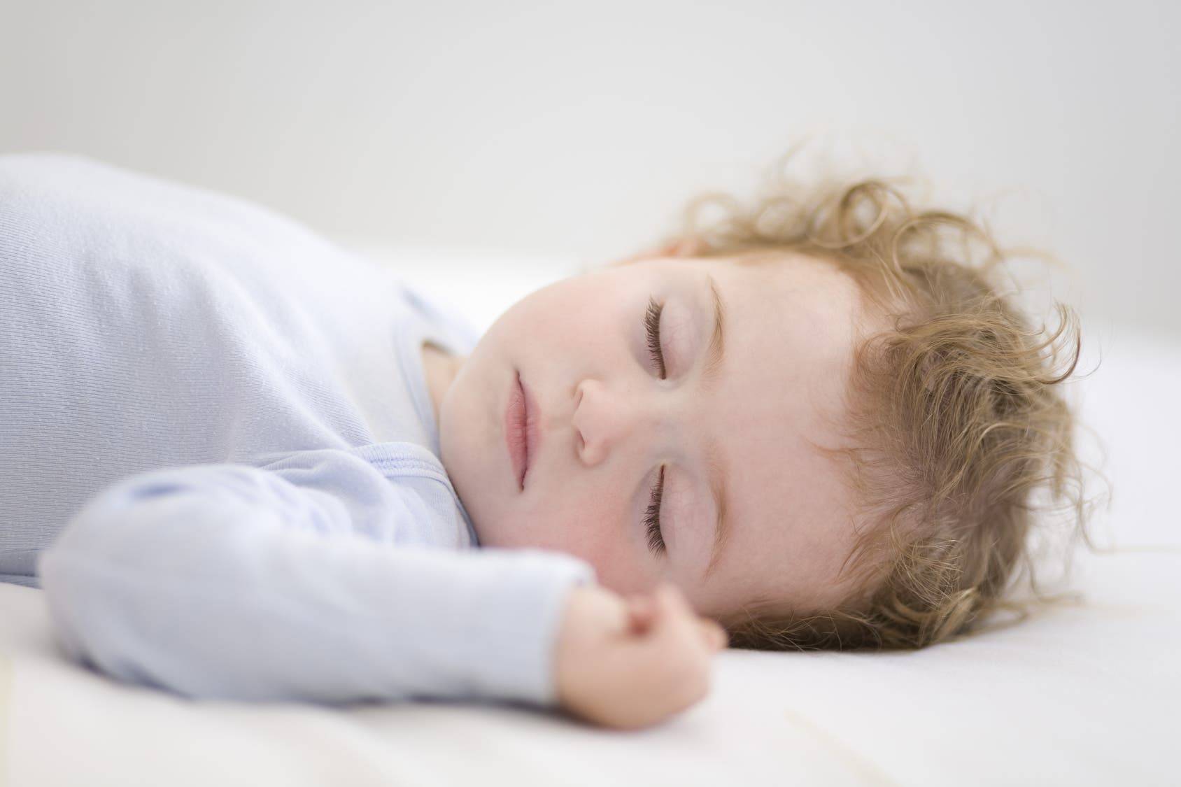 Ребенок плохо спит ночью, не засыпает, что делать причины ночных пробуждений что говорит комаровский прерывистый сон успокаивающие ванночки