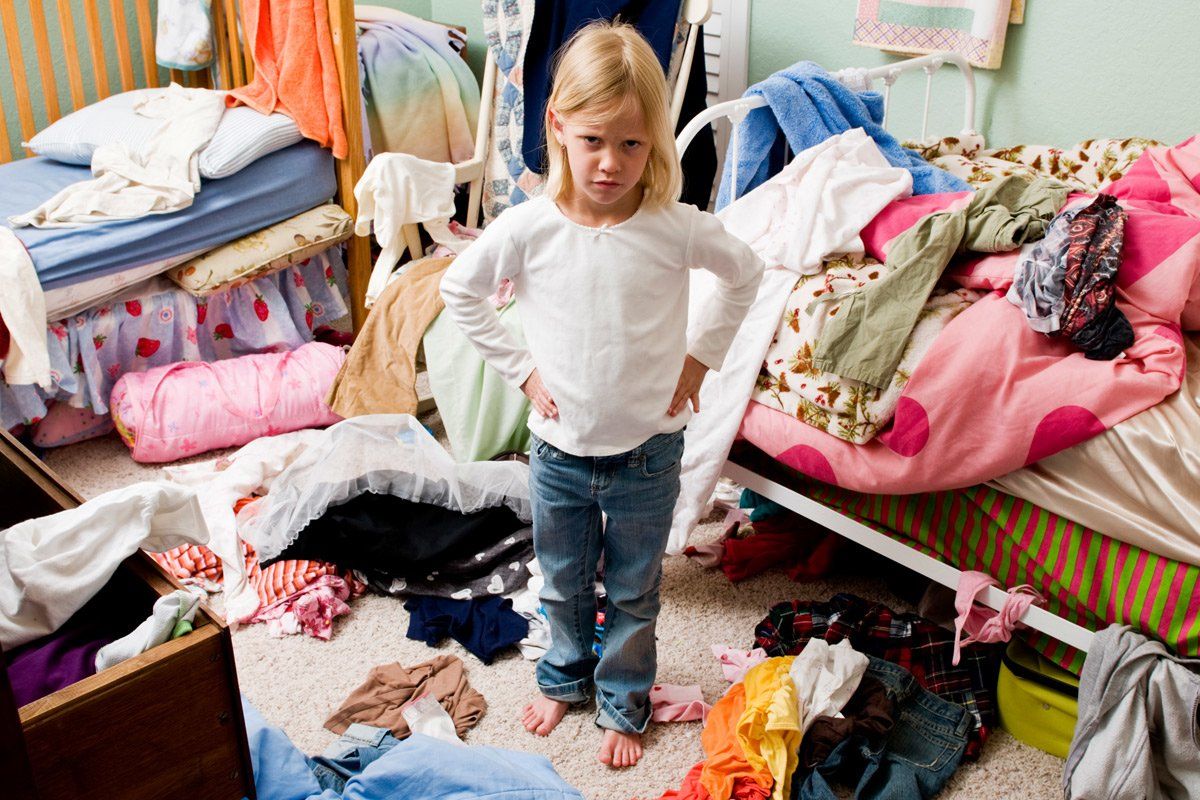 Ребенок вырос: куда девать ненужную детскую одежду?