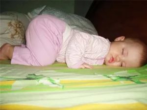 Мой опыт: ребенок должен спать отдельно