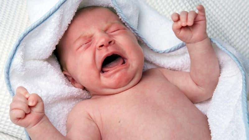 Газики у новорожденного: 4 проверенных способа помочь