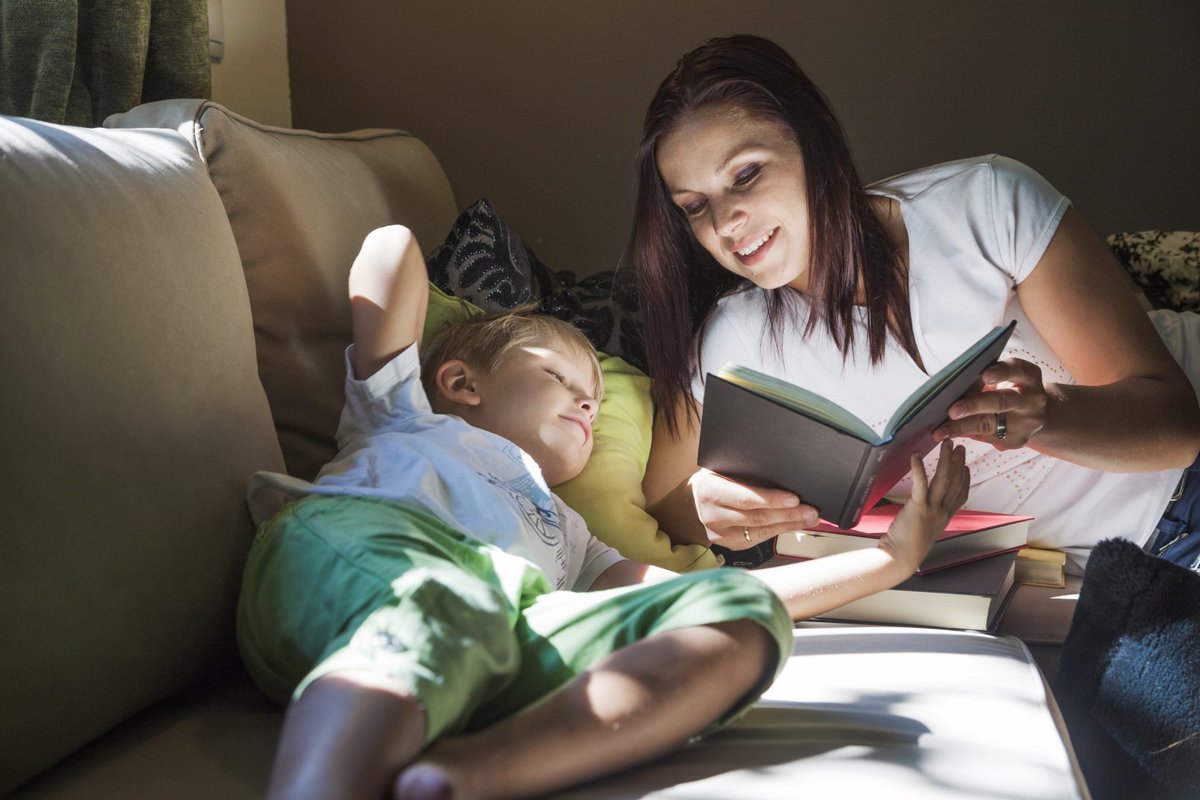 Почему так важно читать ребенку сказки на ночь?