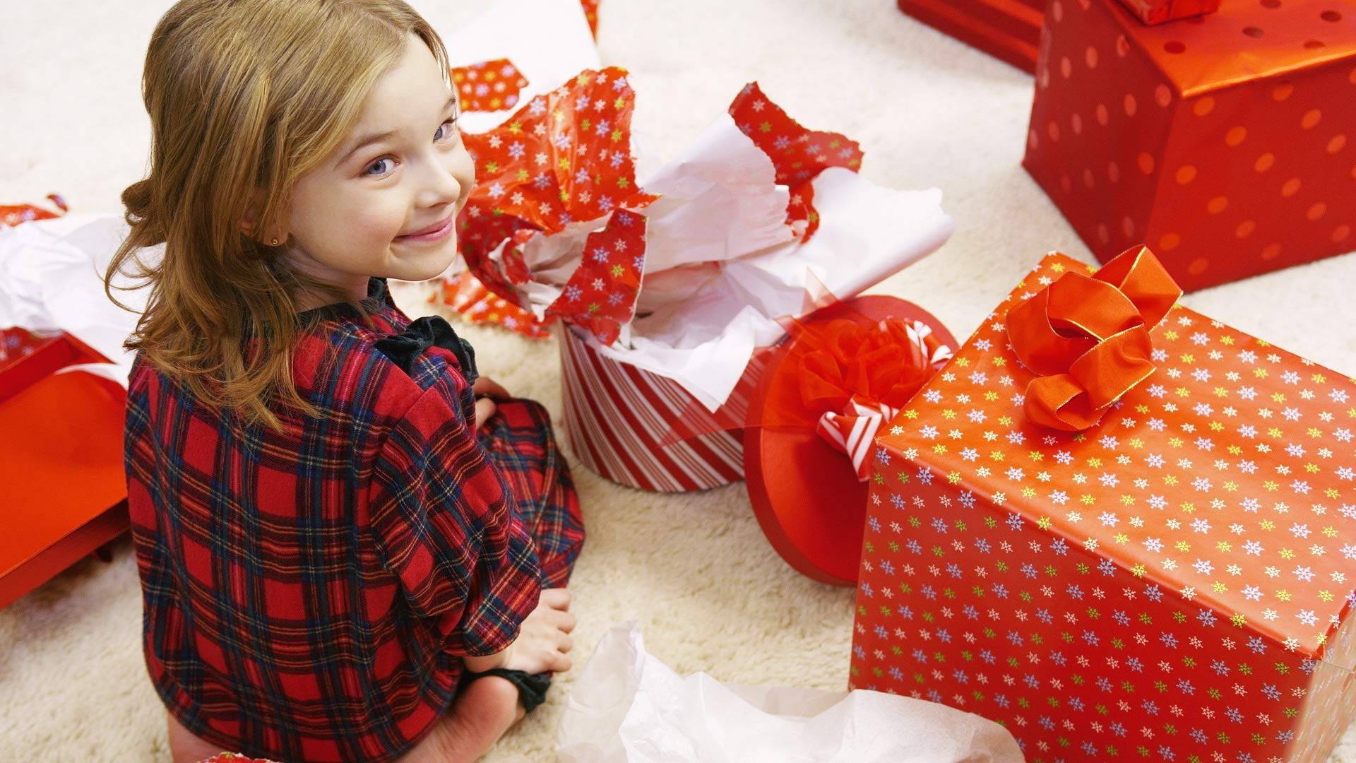 Что можно подарить ребенку на новый год — идеи и список подарков для родителей