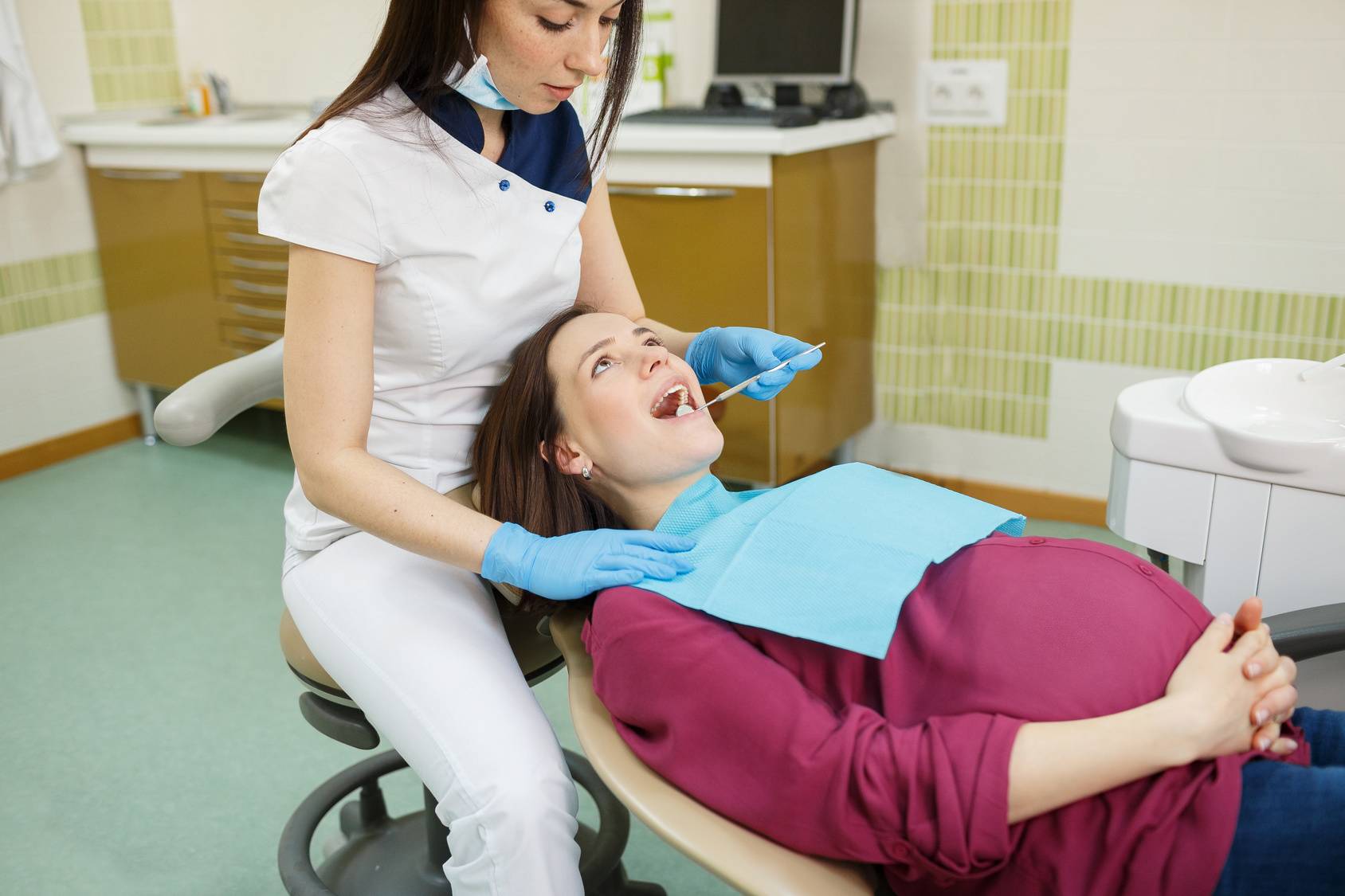 Опасно ли лечение зубов при беременности во втором триместре?