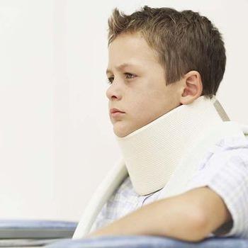 Болит шея у ребенка – как помочь малышу? что делать если у ребенка болит шея?