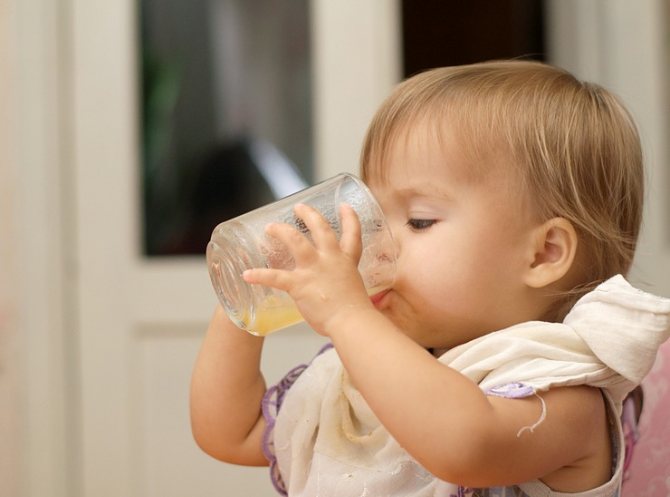 Как научить ребенка пить из трубочки - советы родителям