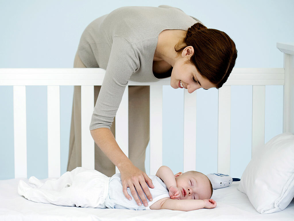 Как отучить ребенка от укачивания: на руках и в кроватке