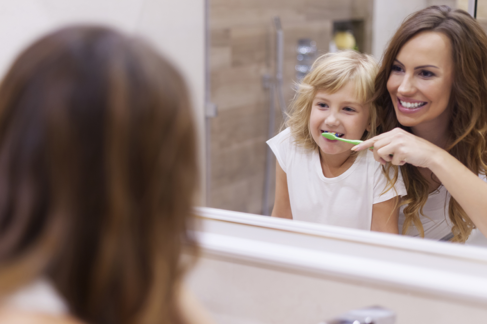 Как научить ребенка чистить зубы в 2 года: советы родителям