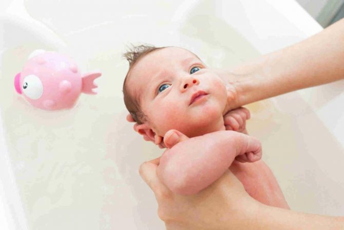 Памятка: основные правила купания новорожденного