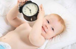Надо ли будить новорожденного для кормления: днем и ночью