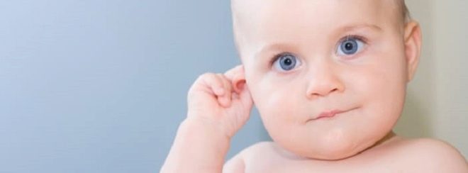 Почему дети чешут уши когда хотят спать. почему ребенок чешет уши