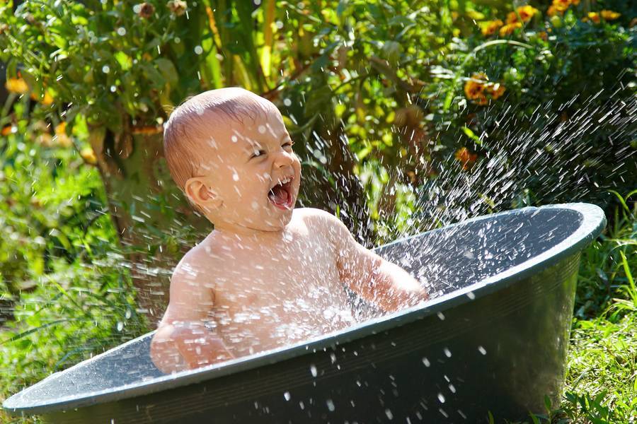 Как устраивать воздушные ванны для новорожденных и грудничков: выбираем место и время