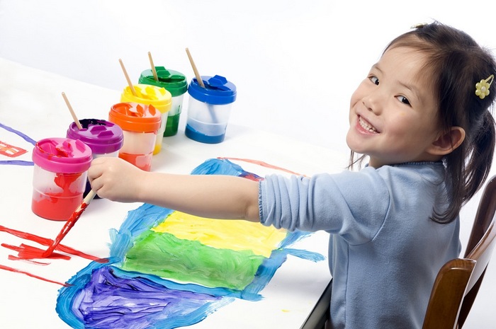 Стоит ли волноваться, если ребенок рисует только темными цветами