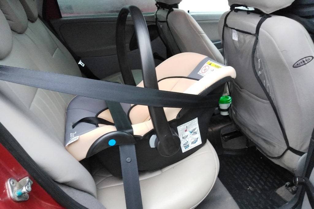 Как правильно закрепить автолюльку в машине. установка детского автокресла автолюльки в автомобиле