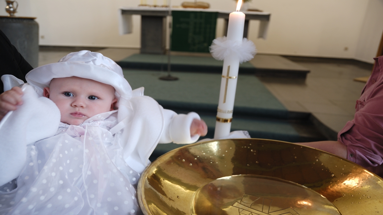 Таинство крещения: обязанности крёстной матери