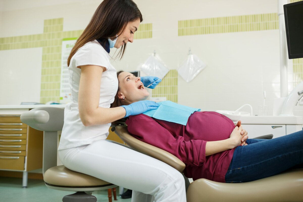 Можно ли лечить зубы во время беременности и на каком сроке, особенности проведения стоматологических мероприятий во время беременности
