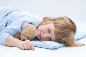 Почему ребенок кашляет по утрам после сна и что с этим делать 2020