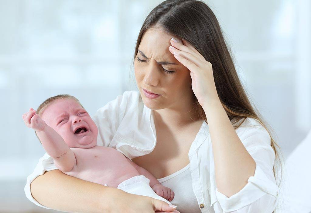 Почему плачет новорожденный: как его успокоить, помочь ему после кормления