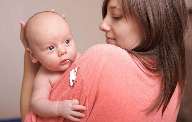 Срыгивания грудничков от рождения до года: норма и отклонения, в чем причина
