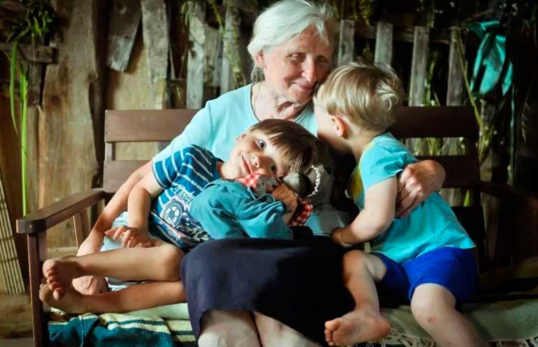 Почему ребенку нужна бабушка: 5 веских причин