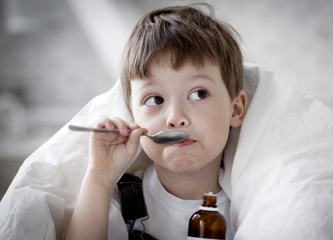 Ребенок покашливает без признаков простуды - причины и методы лечения