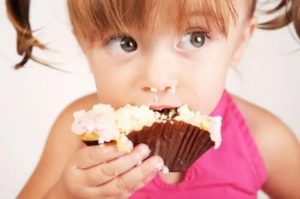 Вред сладкого для детей, можно ли детям сладости, с какого возраста