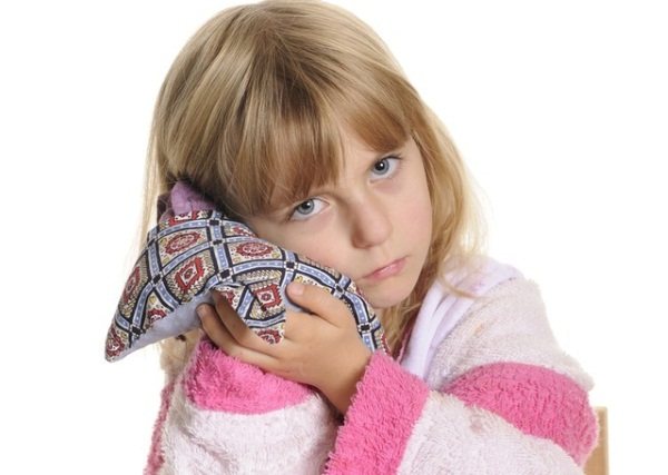 Снимаем ушную боль в домашних условиях у ребенка: как понять что болят уши?