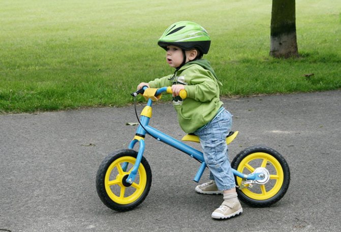 Как научить ребенка кататься на велосипеде?