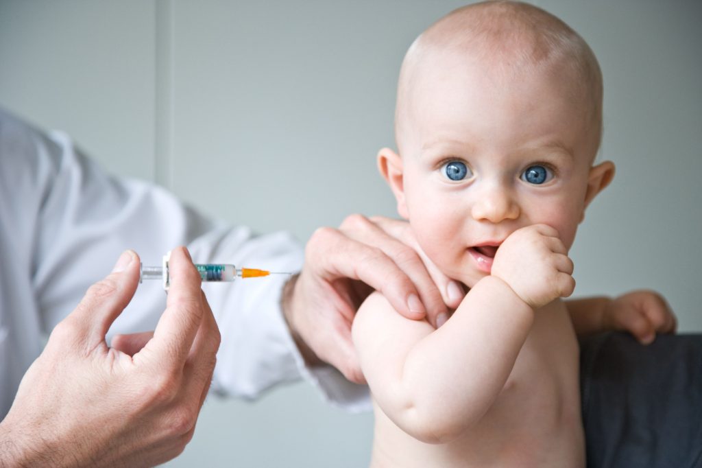 Нужно ли детям делать прививки: мнения специалистов со всеми “за” и “против” вакцинации