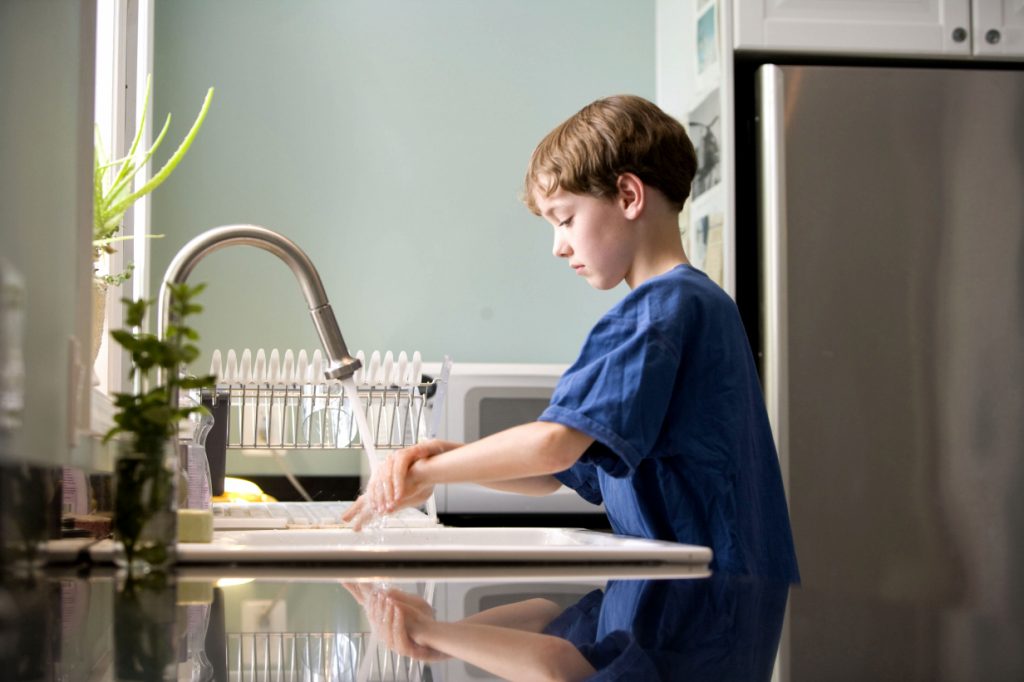 Как научить своих детей порядку и чистоте в доме?