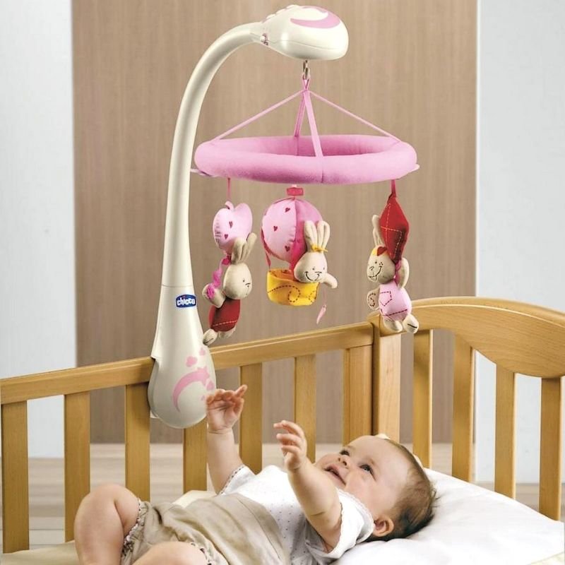 Мобиль на кроватку для новорождённых: успокоим и отвлечём малыша