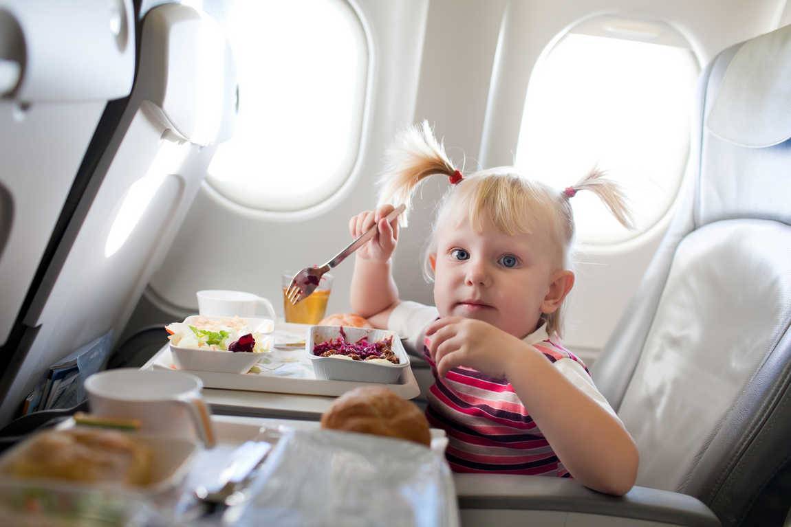 Ребенок в самолете: чем занять ребенка в самолете?