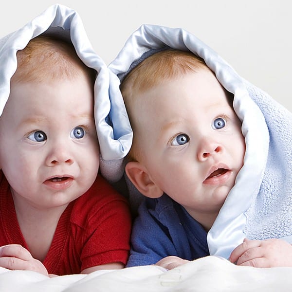 Особенности воспитания близнецов
