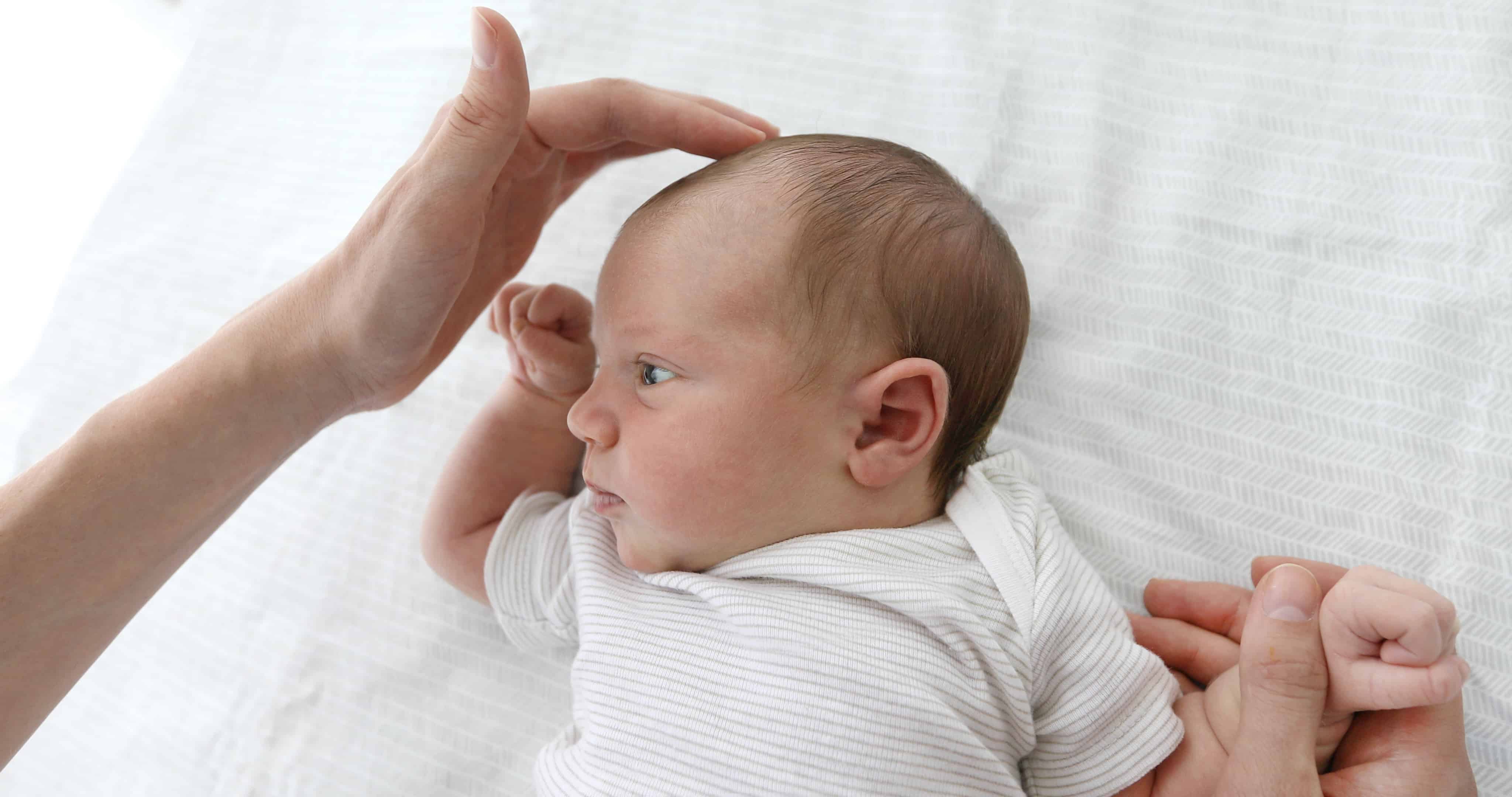 Маленький родничок у новорожденного – норма или отклонение?