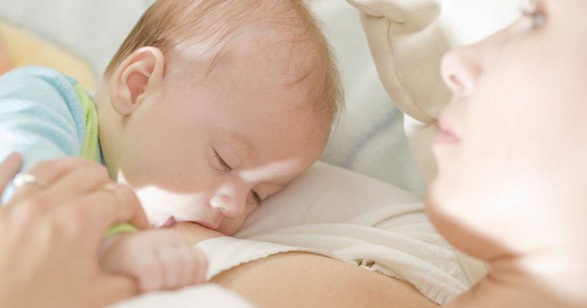 До скольки лет полезно кормить ребенка грудным молоком: рассчитываем оптимальный возраст малыша