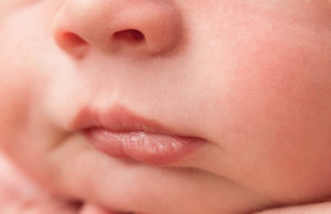 У новорожденного малыша трясется подбородок: причины, когда обращаться к врачу, советы педиатров