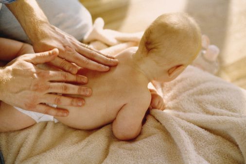 Рахит у грудничков (детей до года): признаки и симптомы рахита, лечение, профилактика (витамины), последствия рахита