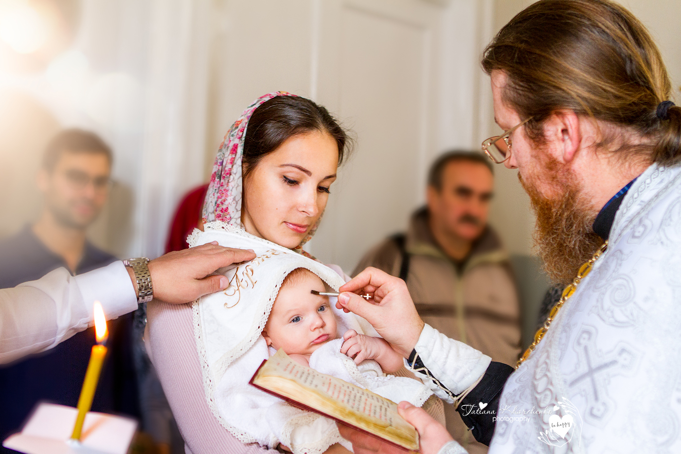 Чего нельзя делать родителям, крестным и гостям во время крестин ребенка