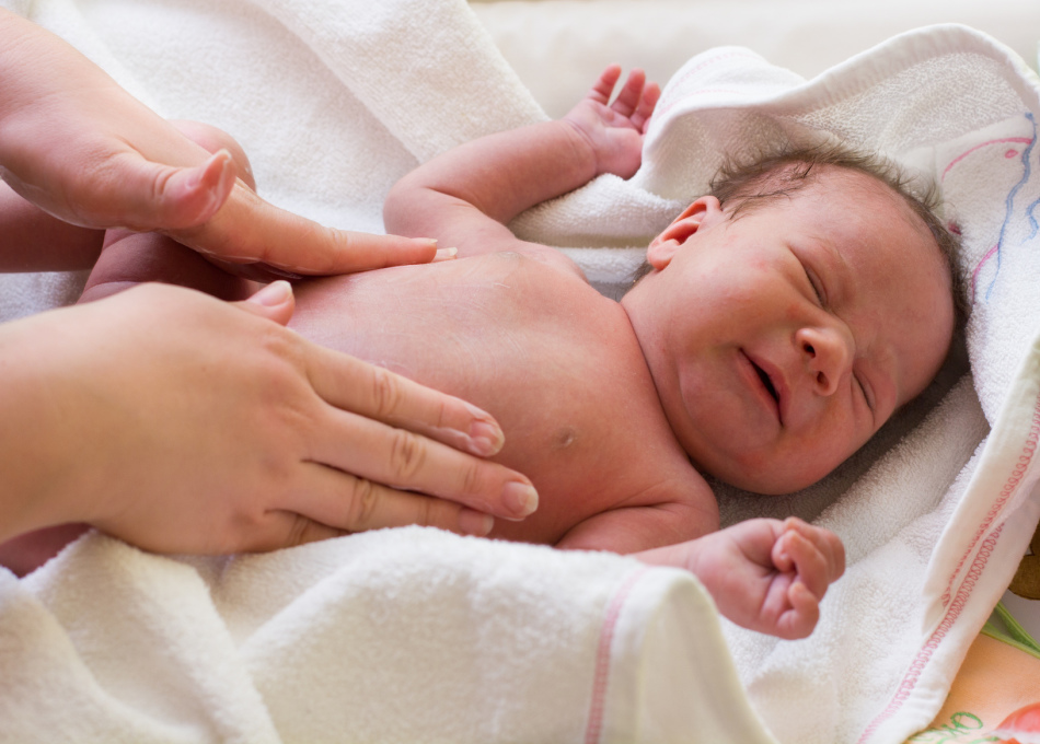 Колики у новорожденного:причины и симптомы+ 9 способов устранения