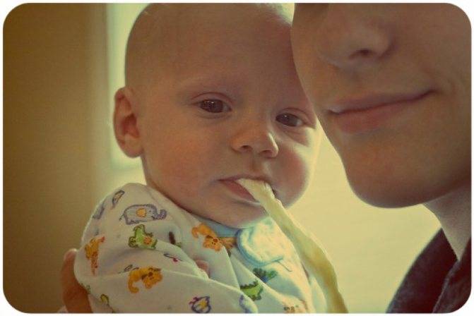 Ребенок в 6 месяцев срыгивает — причины, рекомендации мамам