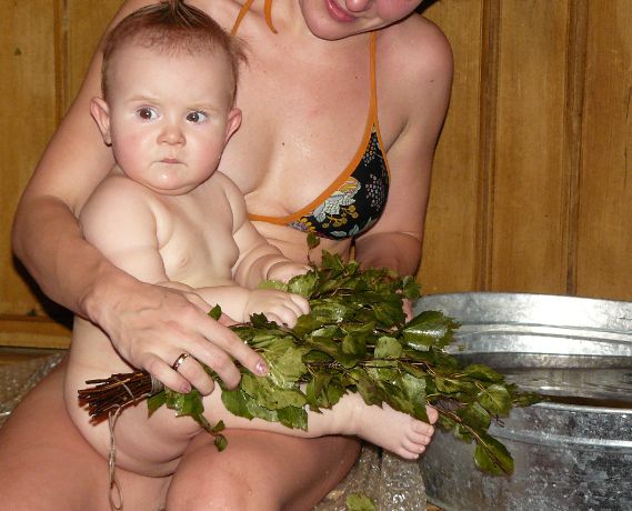 Можно ли кормящей маме ходить в баню при грудном вскармливании