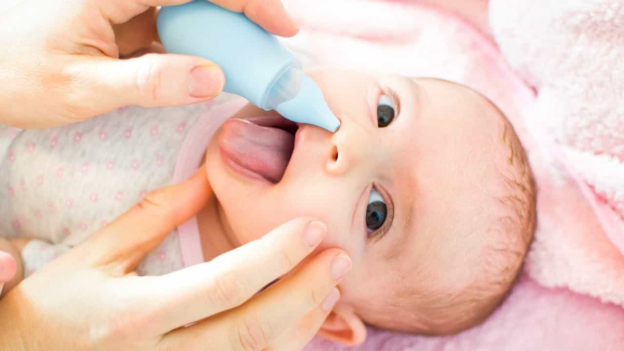 Когда можно начинать чистить уши новорожденному. как правильно чистить уши новорожденным деткам