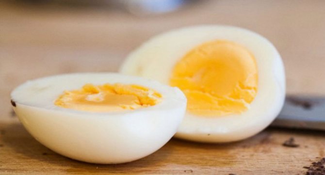 Можно ли кормящей маме куриные яйца: вареные, жареные