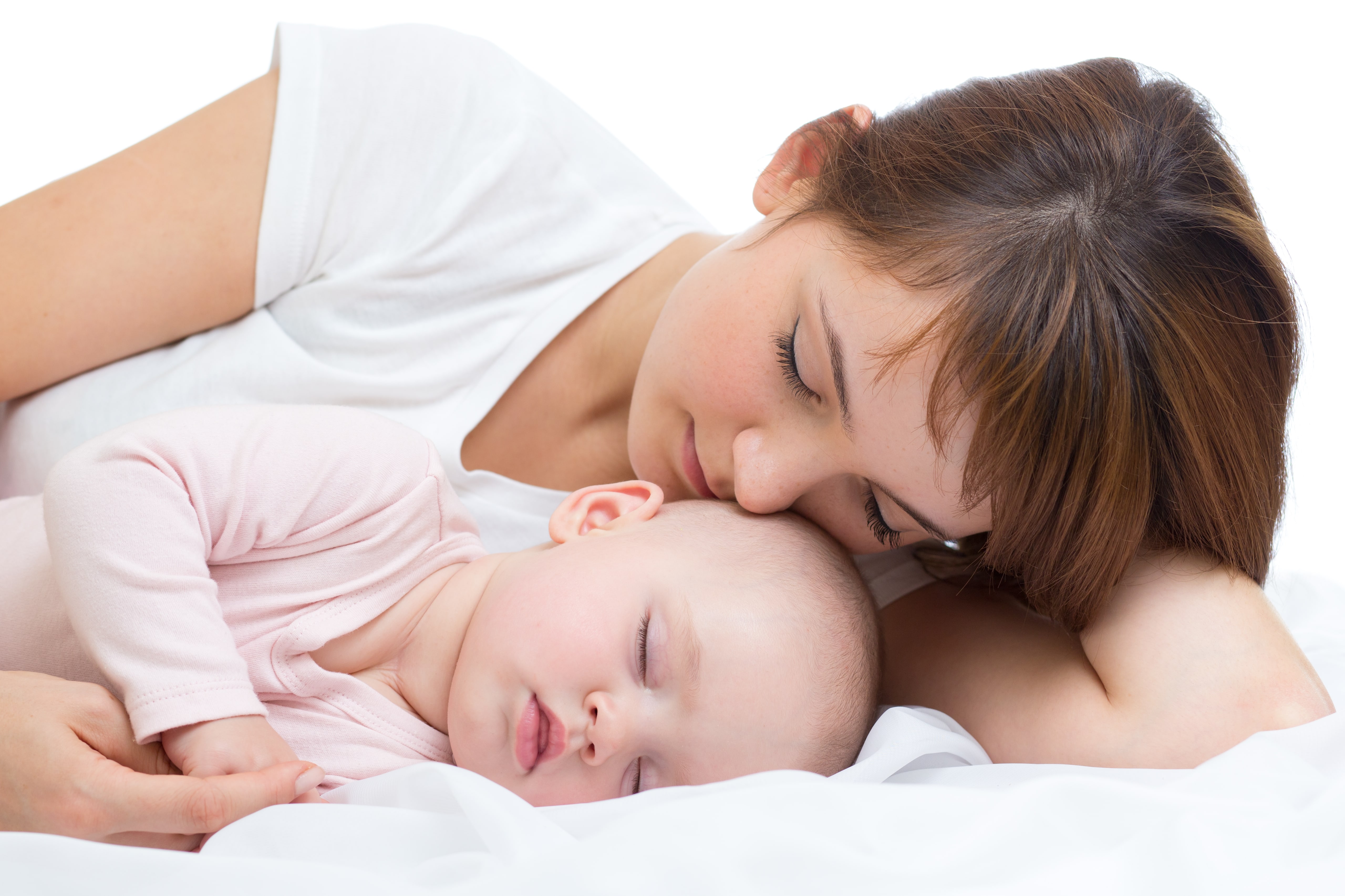 Можно ли детям спать с родителями в одной постели, до какого возраста: мнение психологов и доктора комаровского