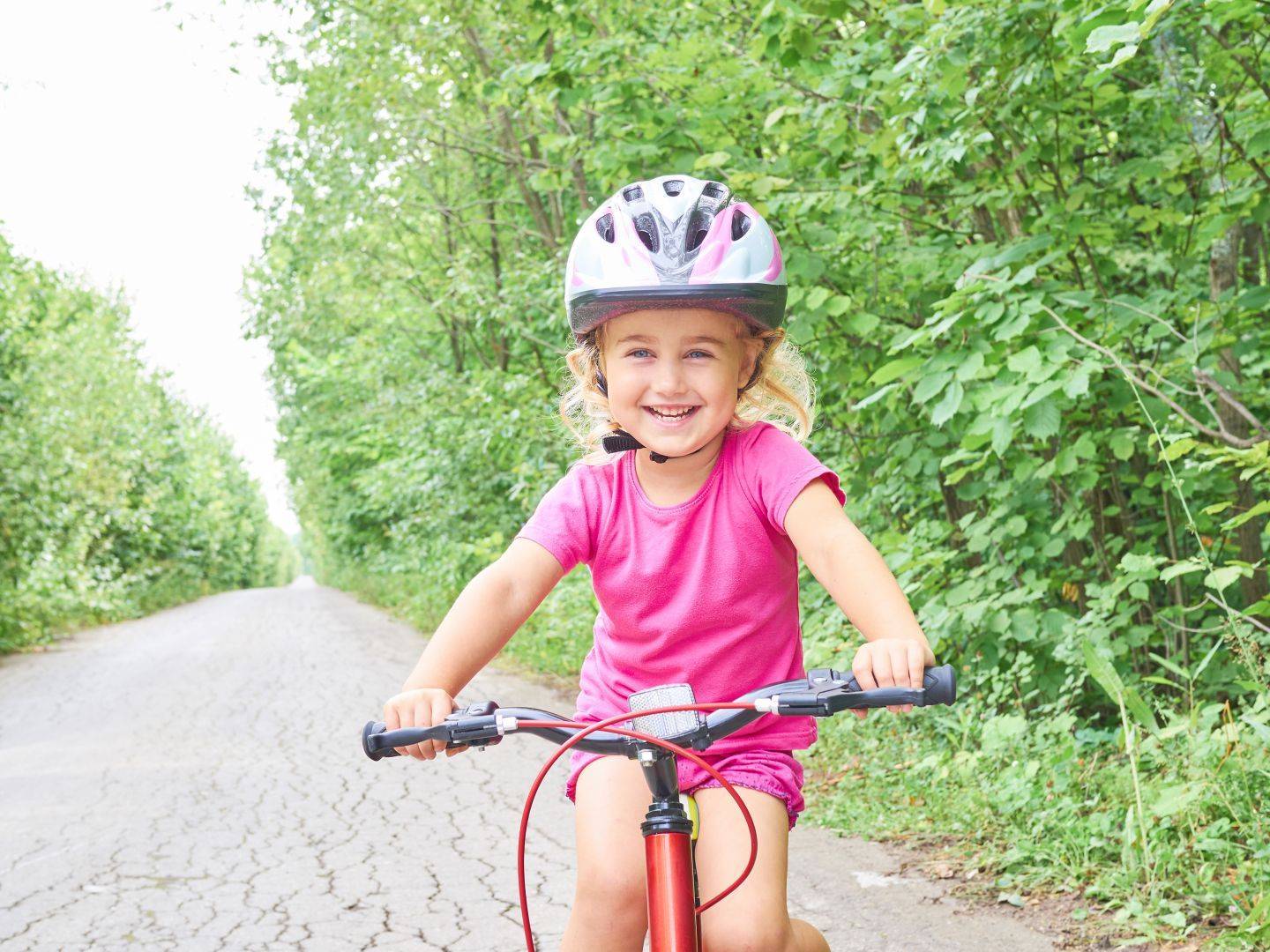 Как быстро научить ребенка ездить на трехколесном и двухколесном велосипеде: крутим педали с удовольствием